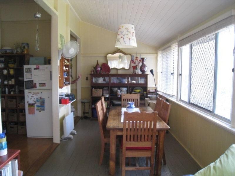 4 Leichhardt Tce, Russell Island QLD 4184