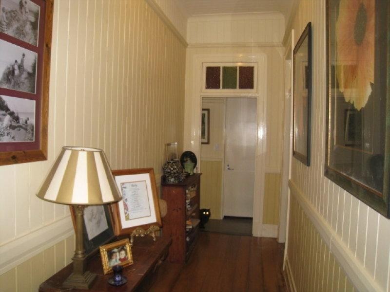 4 Leichhardt Tce, Russell Island QLD 4184