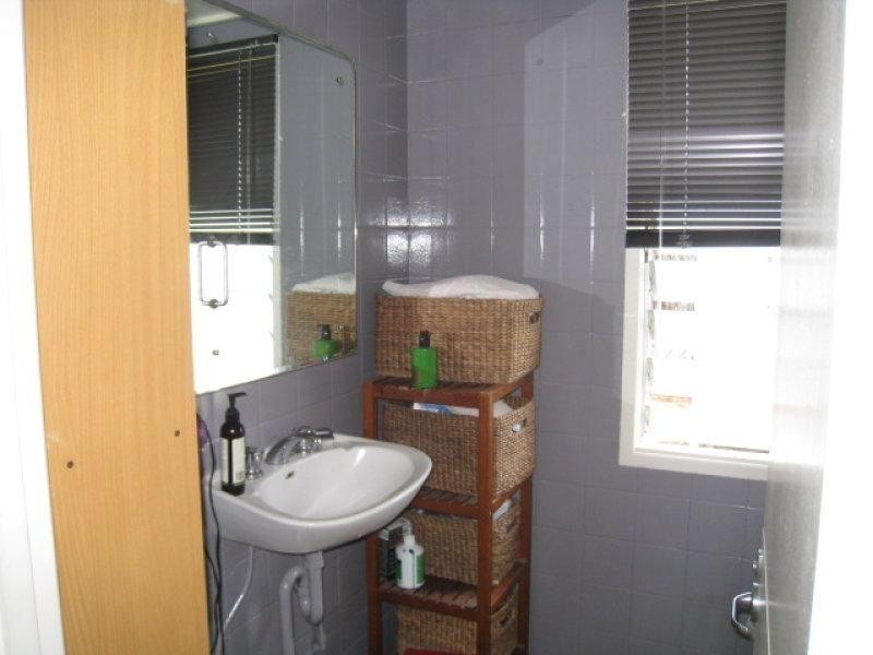 4 Leichhardt Tce, Russell Island QLD 4184