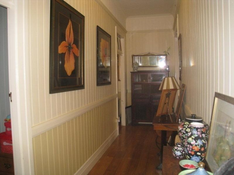 4 Leichhardt Tce, Russell Island QLD 4184