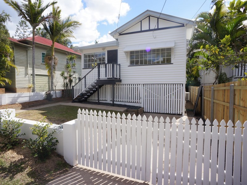 19 Rowsley Street, Greenslopes QLD 4120