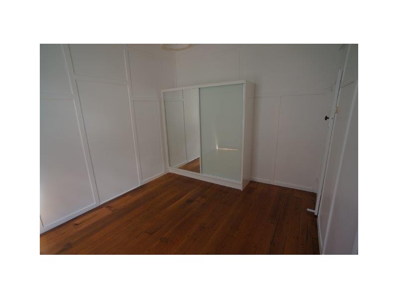 19 Rowsley Street, Greenslopes QLD 4120