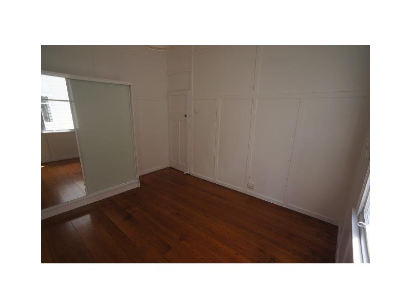 19 Rowsley Street, Greenslopes QLD 4120