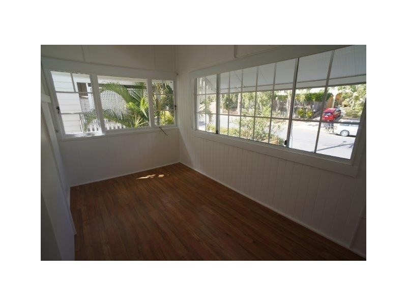 19 Rowsley Street, Greenslopes QLD 4120