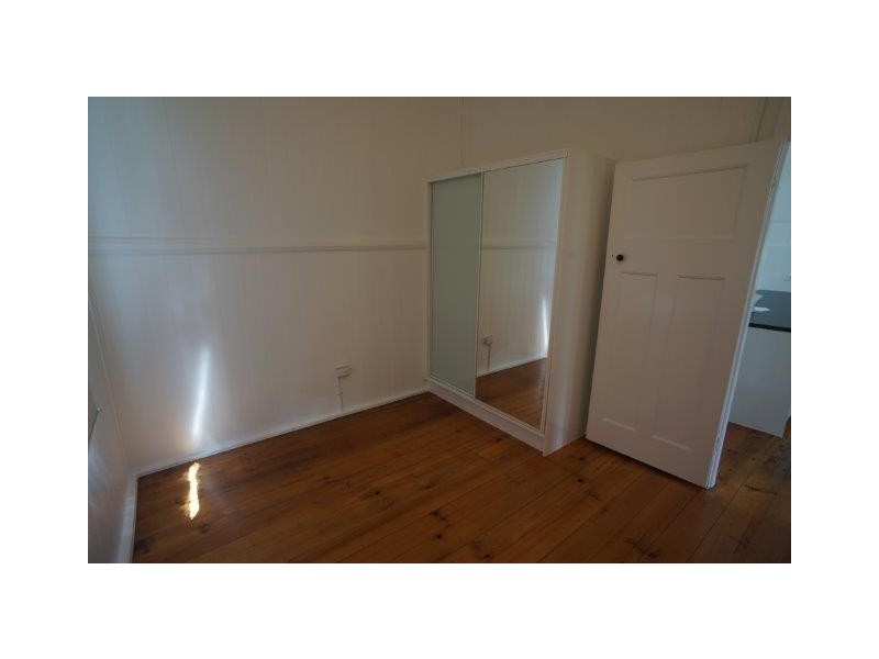 19 Rowsley Street, Greenslopes QLD 4120