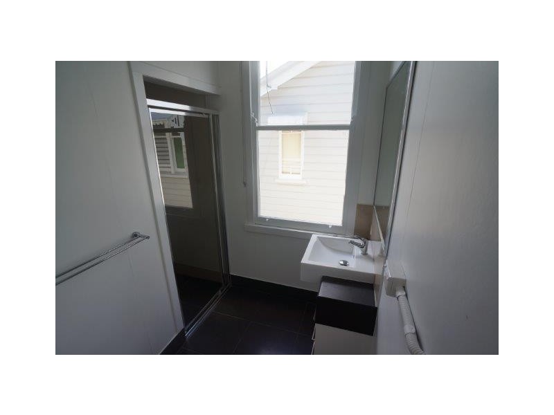 19 Rowsley Street, Greenslopes QLD 4120