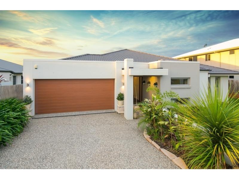 15 Hoskins Drive, Wellington Point QLD 4160