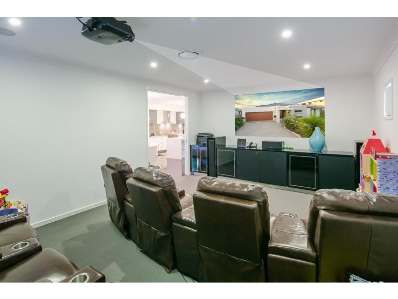 15 Hoskins Drive, Wellington Point QLD 4160