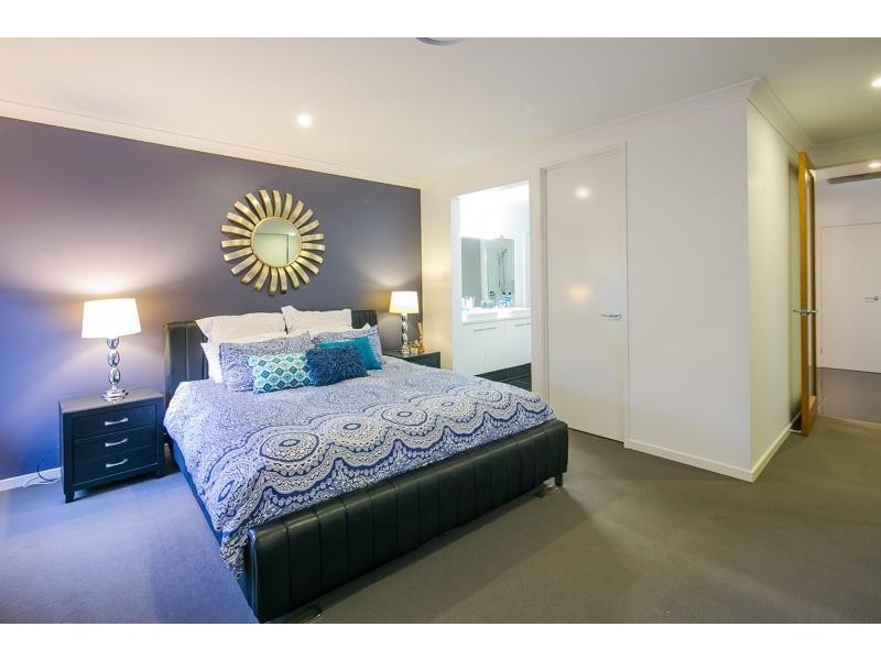 15 Hoskins Drive, Wellington Point QLD 4160