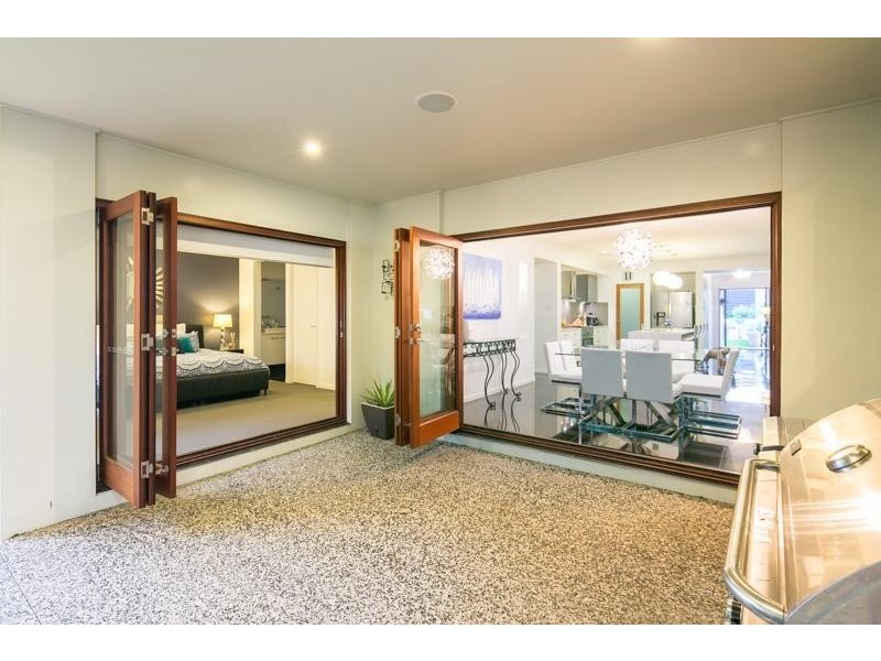 15 Hoskins Drive, Wellington Point QLD 4160