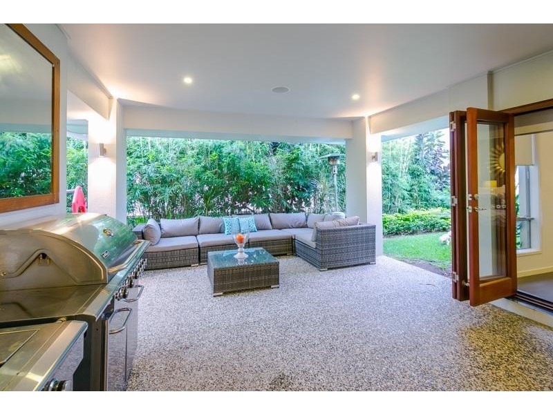 15 Hoskins Drive, Wellington Point QLD 4160