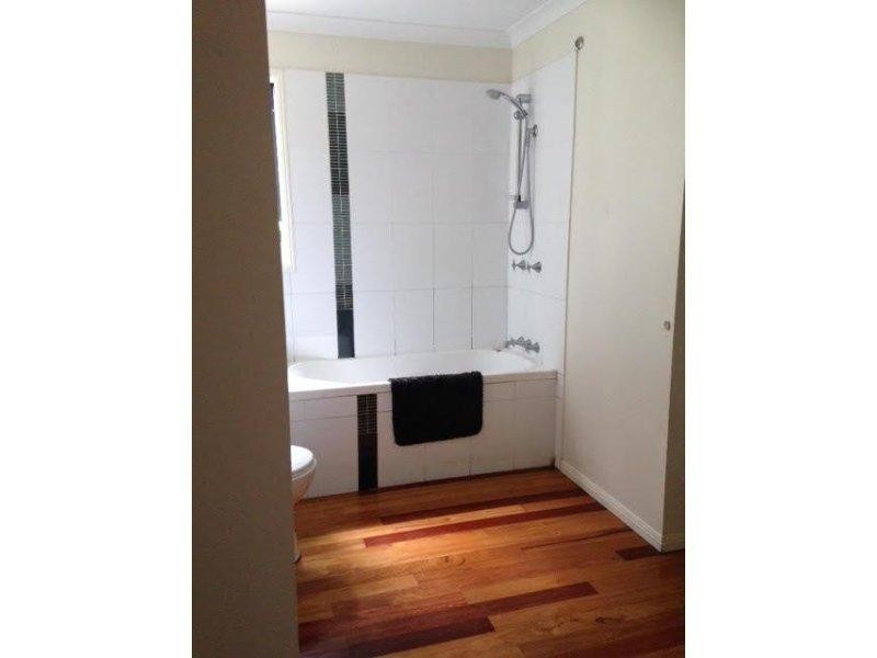 9 Cynthia Cres, Russell Island QLD 4184