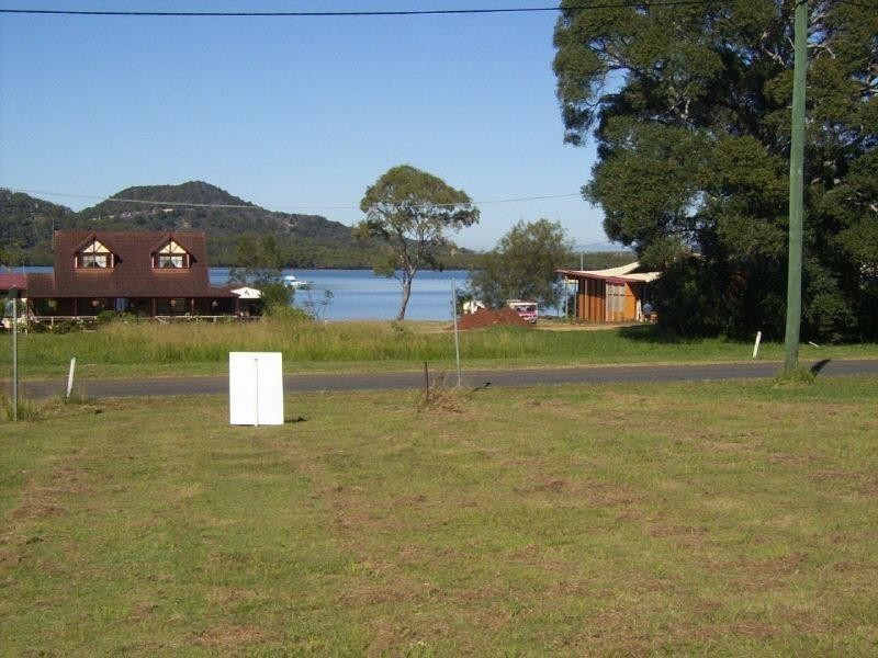 111 Canaipa Point Dr, Russell Island QLD 4184