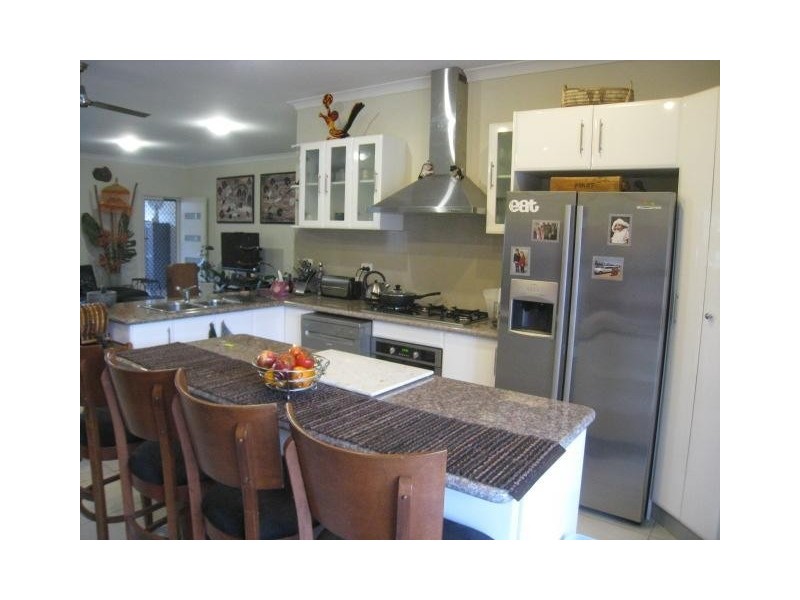 24  LITTLE COVE RD., Russell Island QLD 4184