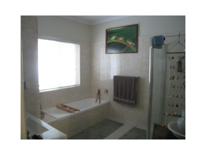 24  LITTLE COVE RD., Russell Island QLD 4184