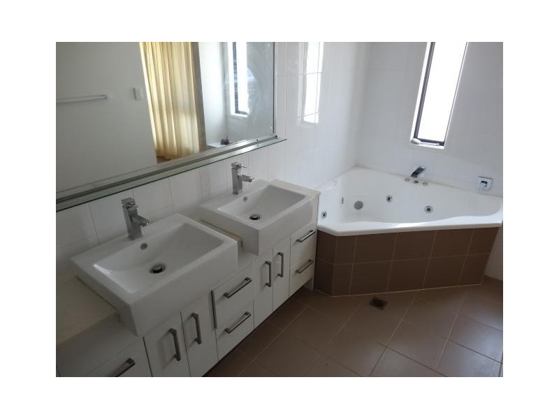 9 LAUREL STREET, Russell Island QLD 4184