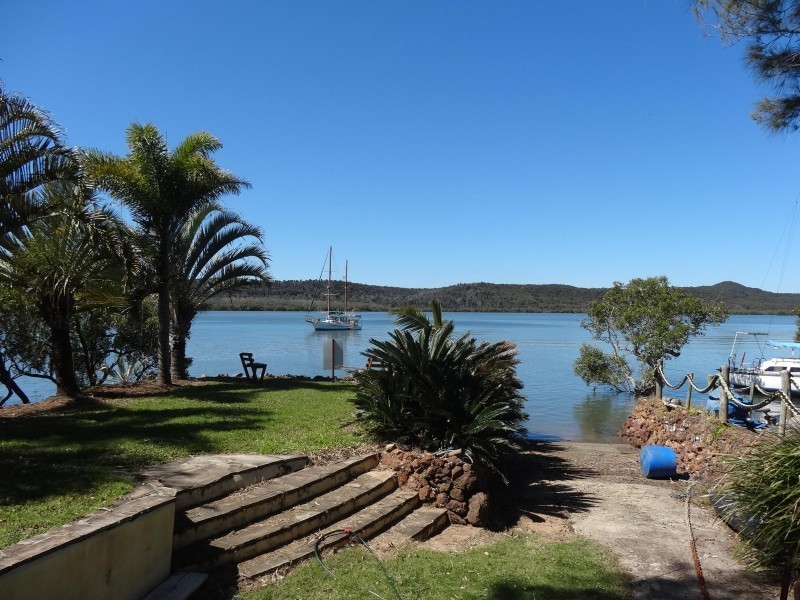 110 MINJERRIBA ROAD, Russell Island QLD 4184