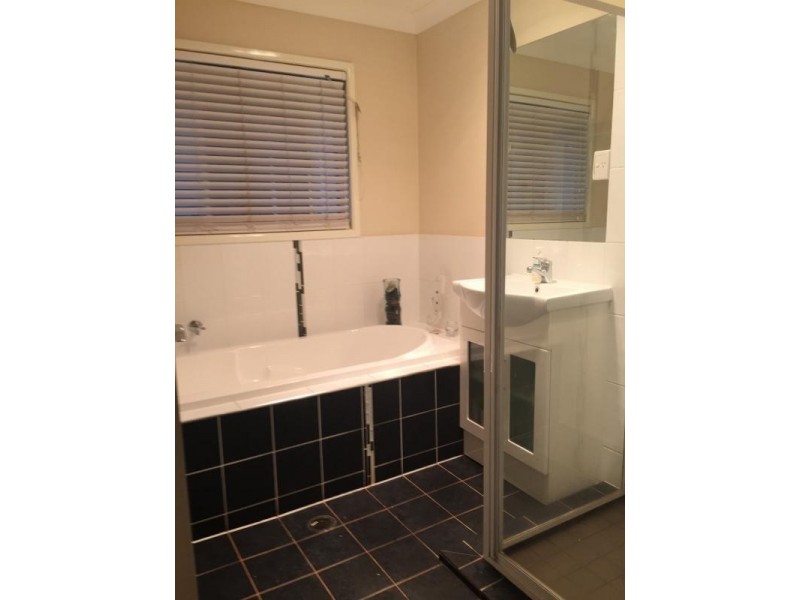 4 BENAUD STREET, Russell Island QLD 4184