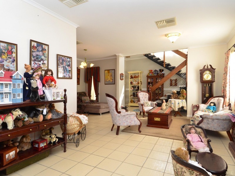 96 CRESCENT DVE, Russell Island QLD 4184