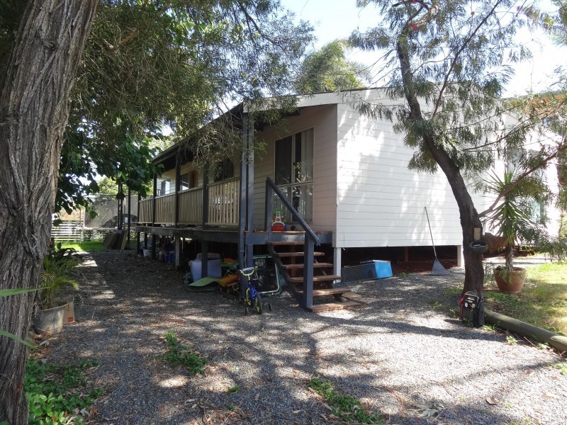 4 PHARLAP STREET, Russell Island QLD 4184