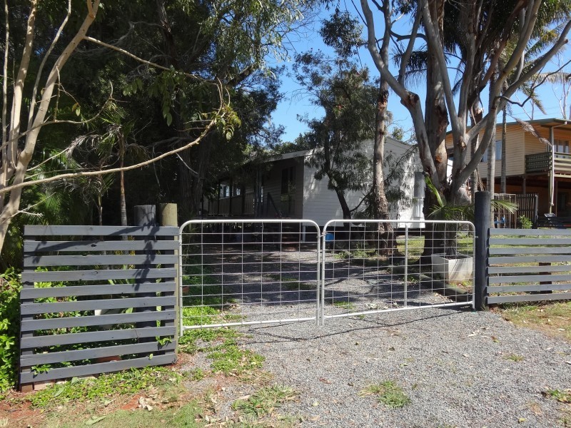 4 PHARLAP STREET, Russell Island QLD 4184