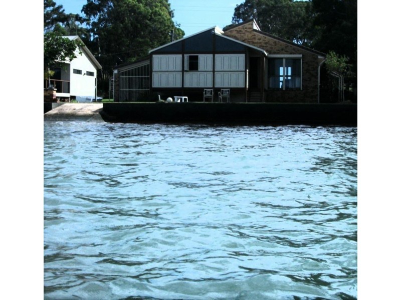 8 Browning St, Russell Island QLD 4184