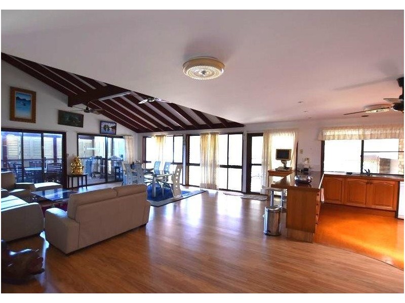 8 Browning St, Russell Island QLD 4184