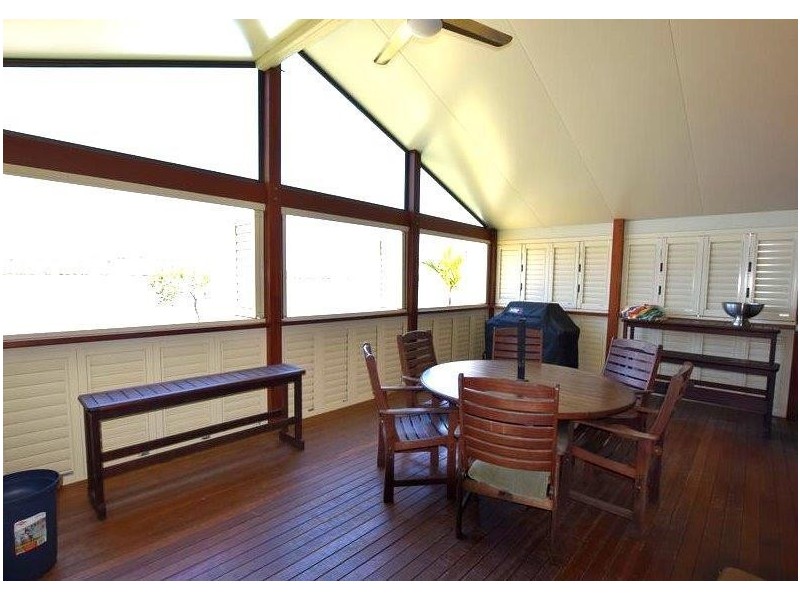 8 Browning St, Russell Island QLD 4184