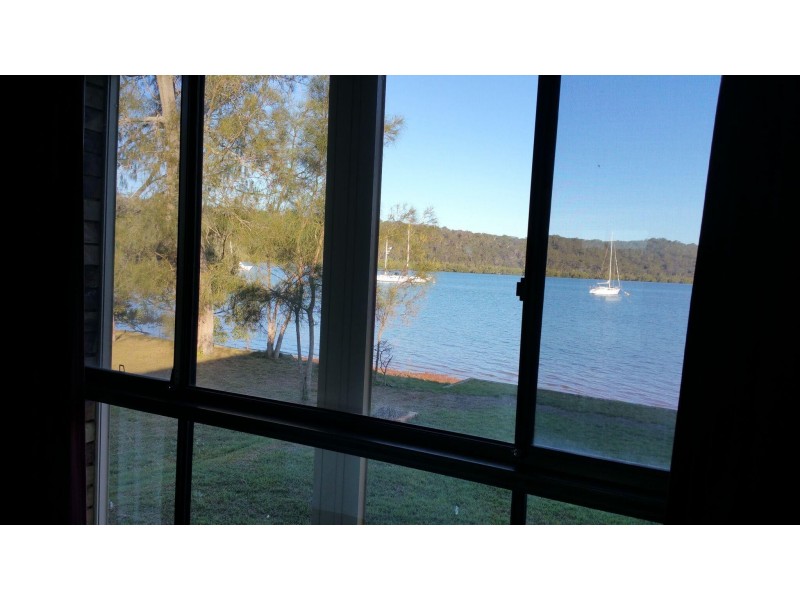 8 Browning St, Russell Island QLD 4184