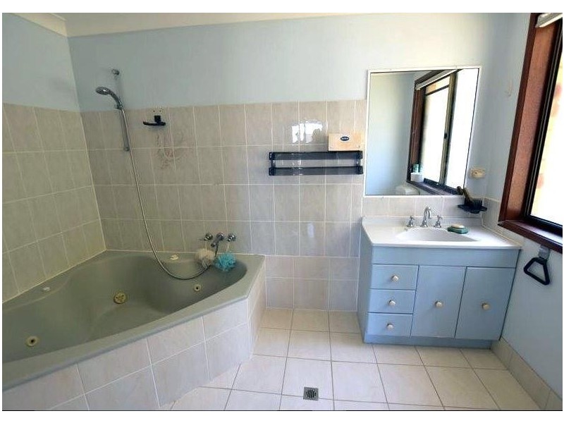 8 Browning St, Russell Island QLD 4184