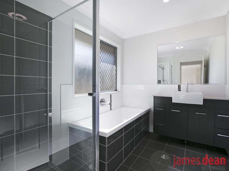 53 Wondall Road, Wynnum West QLD 4178