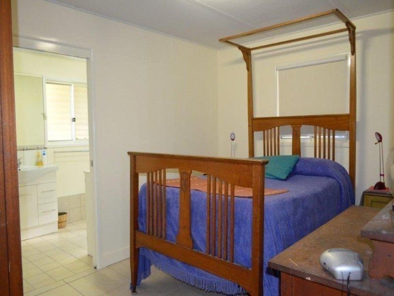 38 Goondool Street, Moreton Island QLD 4025