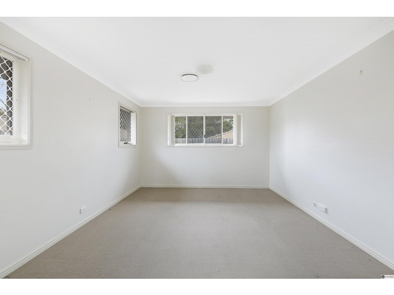 8 Olsen Crescent, Wakerley QLD 4154