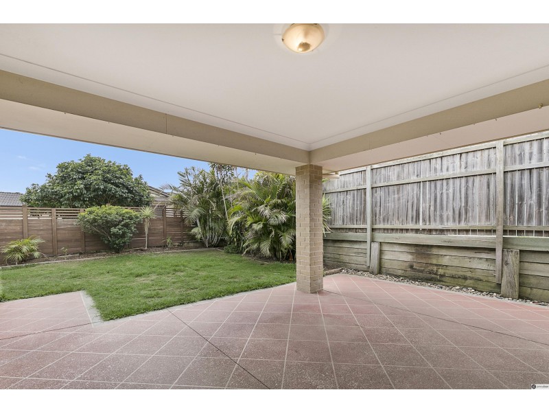 8 Olsen Crescent, Wakerley QLD 4154
