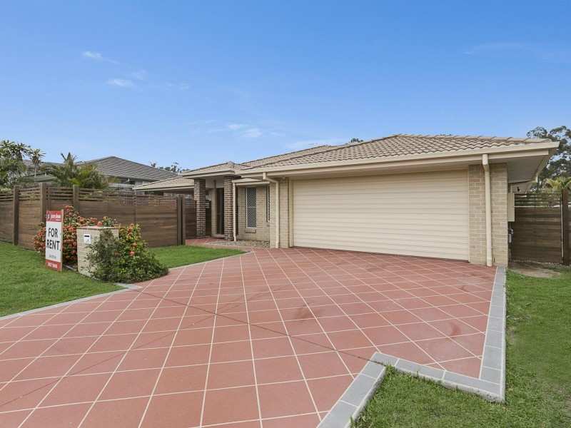 8 Olsen Crescent, Wakerley QLD 4154