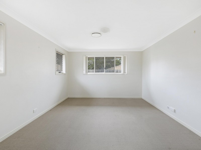8 Olsen Crescent, Wakerley QLD 4154