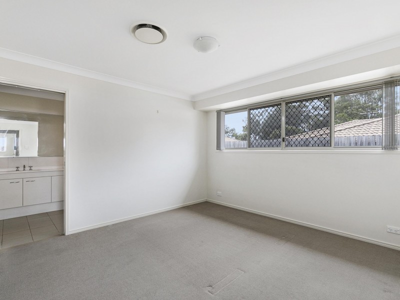 8 Olsen Crescent, Wakerley QLD 4154