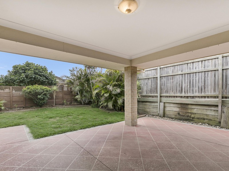 8 Olsen Crescent, Wakerley QLD 4154