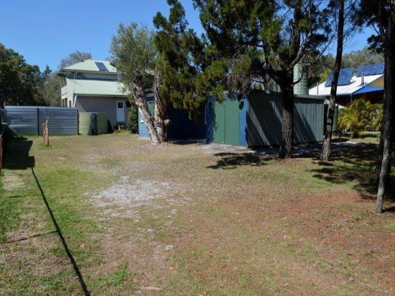 95 Midgen Street, Moreton Island QLD 4025