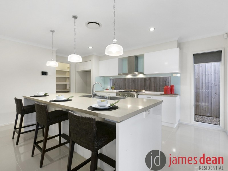 75 Ivy Crs, Wakerley QLD 4154