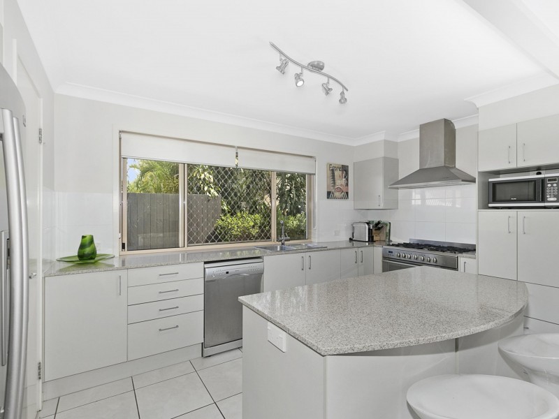 16 Diana Place, Manly West QLD 4179