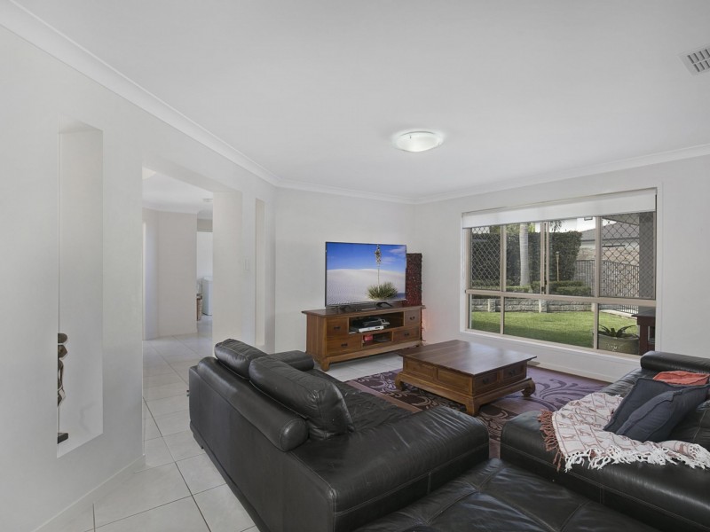 16 Diana Place, Manly West QLD 4179