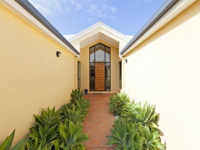 12 Burbank Road, Birkdale QLD 4159