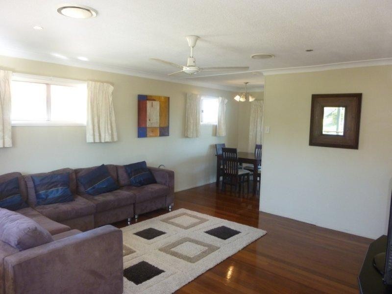 8 Nemarra Street, Wynnum West QLD 4178