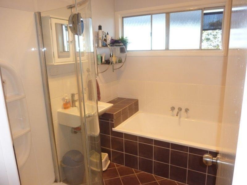 8 Nemarra Street, Wynnum West QLD 4178