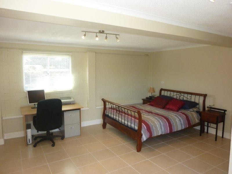 8 Nemarra Street, Wynnum West QLD 4178