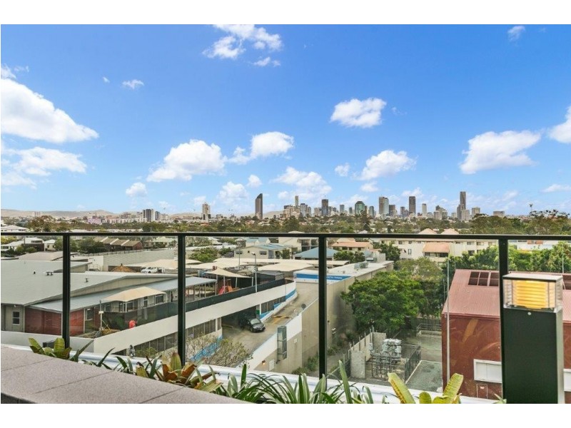 30707/300 Old Cleveland Road, Coorparoo QLD 4151