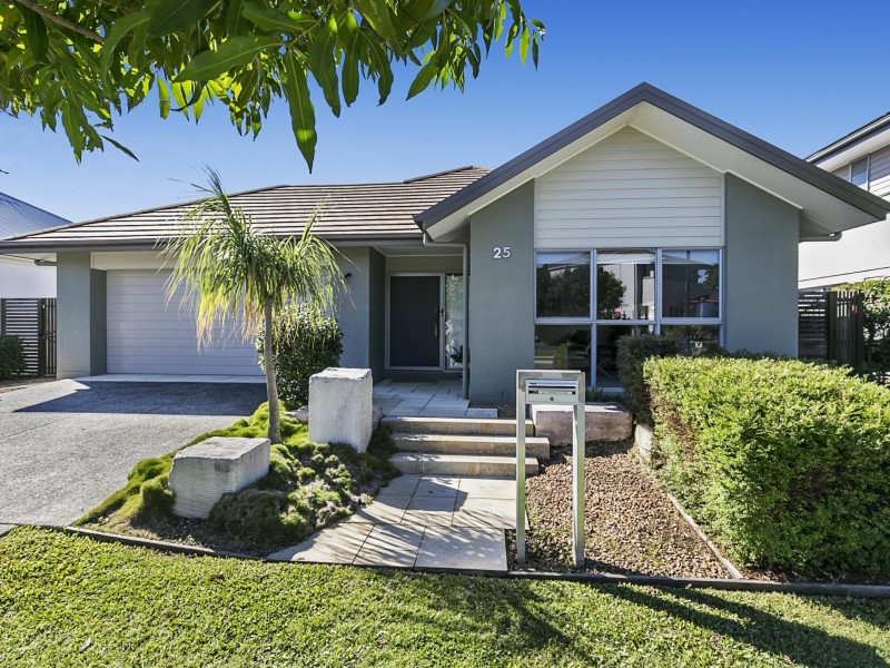 25 Brook Street, Wakerley QLD 4154