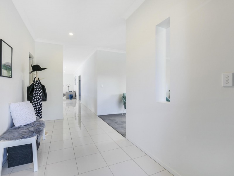 25 Brook Street, Wakerley QLD 4154