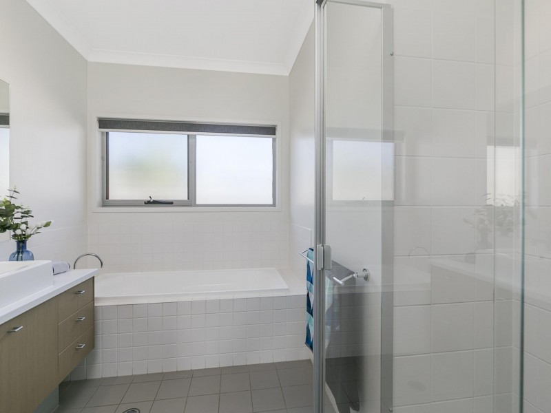 25 Brook Street, Wakerley QLD 4154